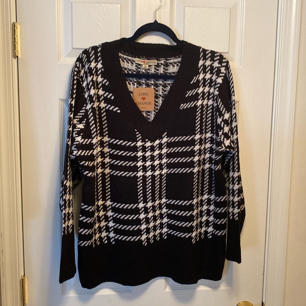 Brand New Love Change Black /White V-neck Sweater…size 2X - Picture 1 of 4